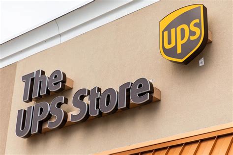 1 The UPS Store&174; locations may be closed. . How late is the ups store open